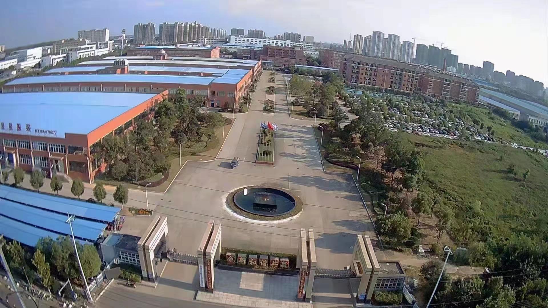 星星服装六安制造基地全景,展示厂区建筑、道路与绿化